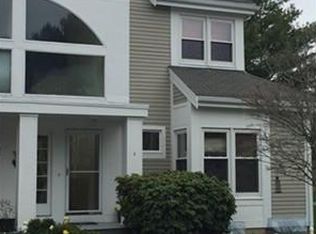 8 Oakmont Dr, Buzzards Bay, MA 02532