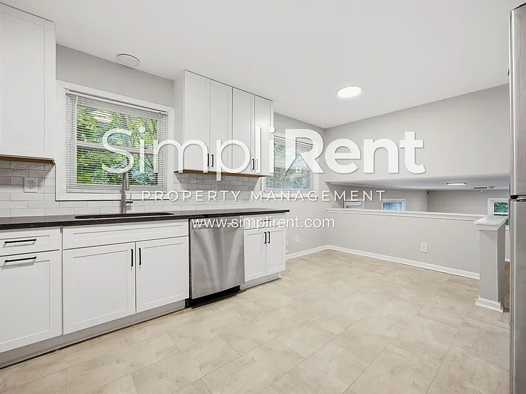 2447 Whites Mill Ln — Photo 5