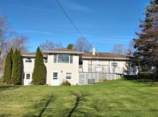 44 Leroy St, Hillsdale, MI 49242