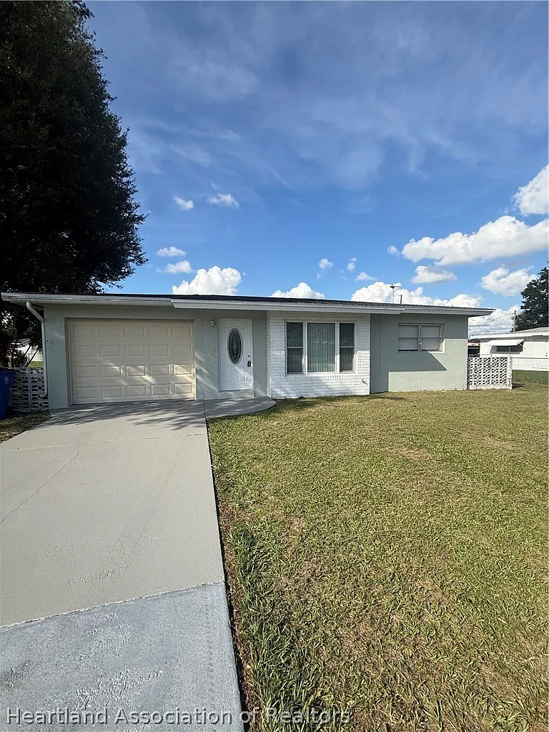 2 bed, 1.5 bath, 850 sqft, $1,400 — Photo 1
