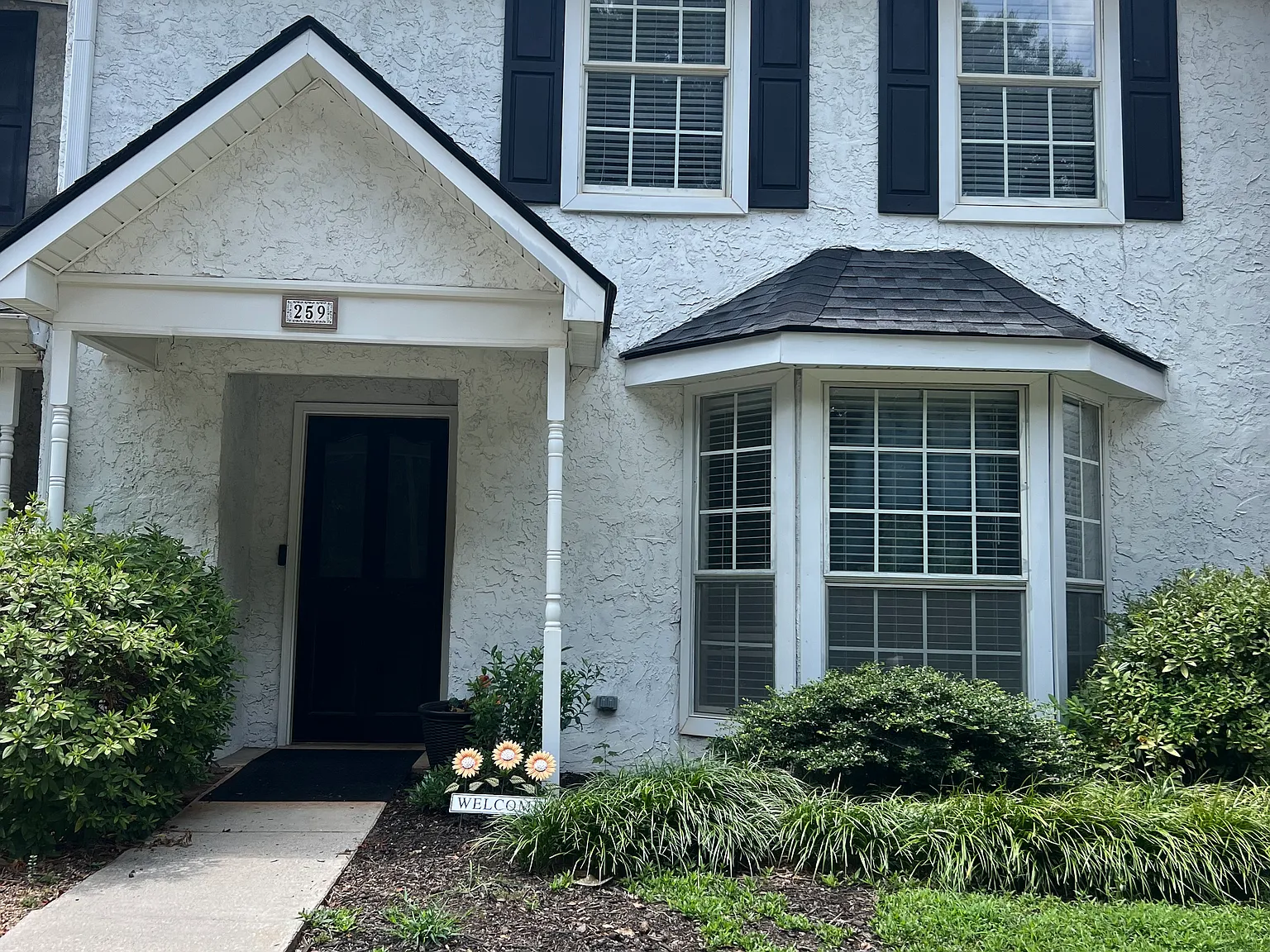 3 bed, 2.5 bath, 1456 sqft, $1,850 — Photo 1