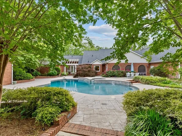 205 Glen Eagles Dr, Dothan, AL 36305