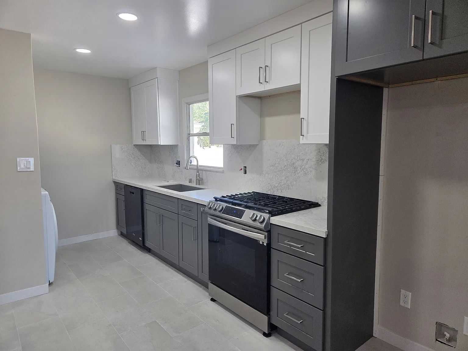 4 bed, 1376 sqft, $4,900 — Photo 4