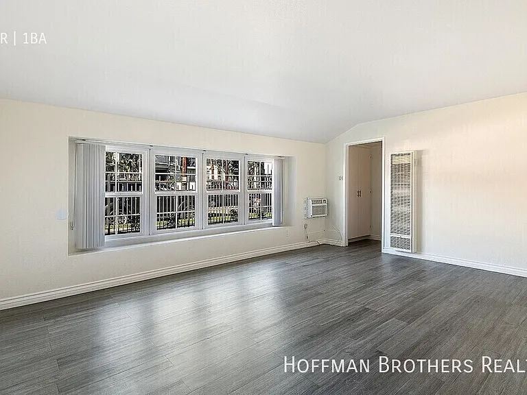 20326 Saticoy St #7 — Photo 3