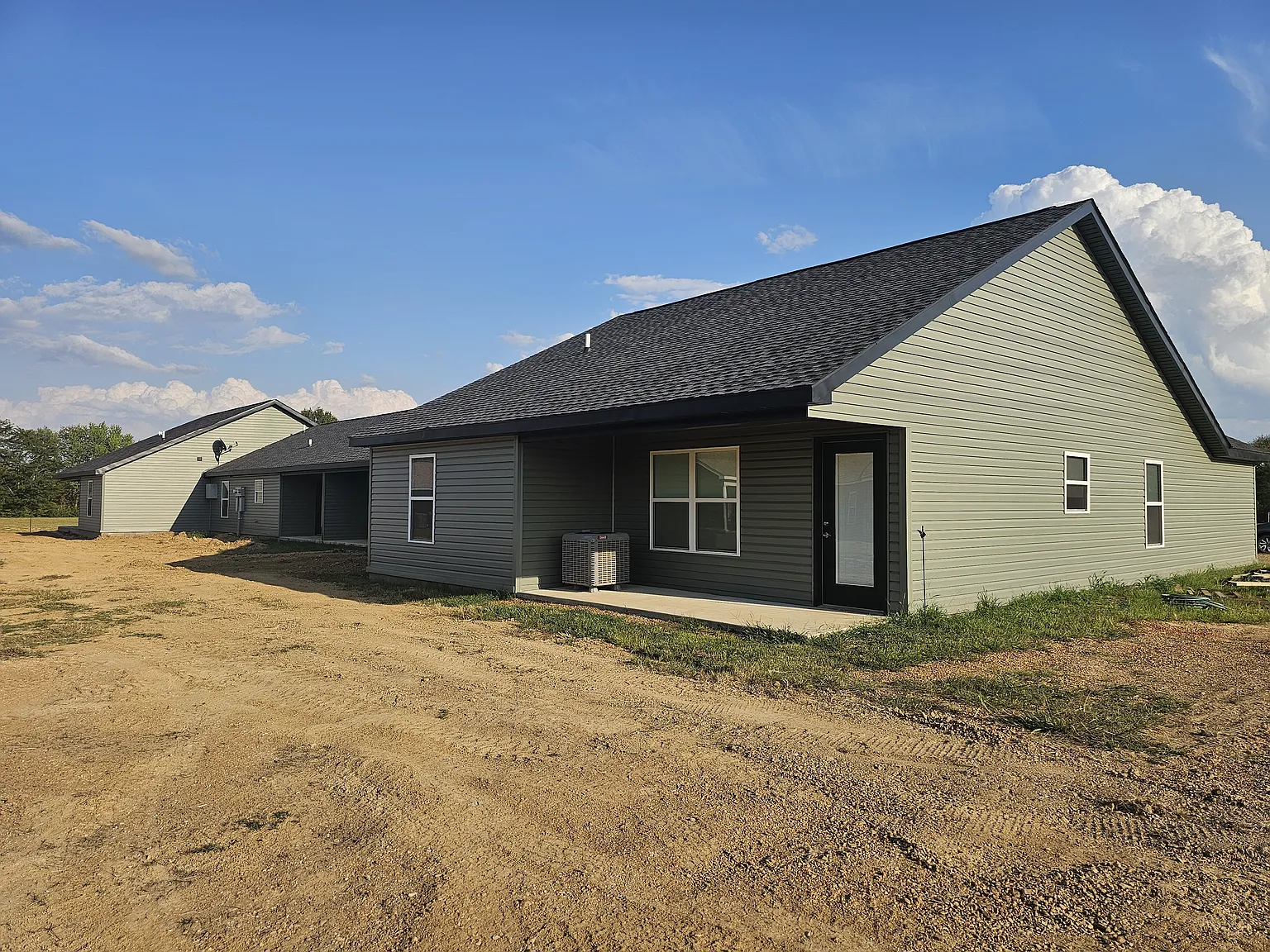 3 bed, 1150 sqft, $1,450 — Photo 2