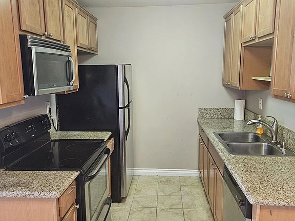 3rd image of 1386 E Madison Ave Unit 31