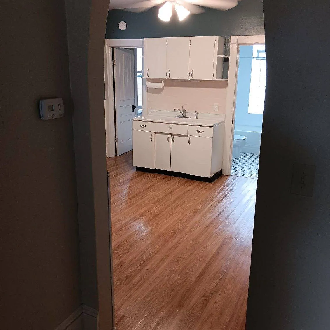2 bed, $1,000 — Photo 2