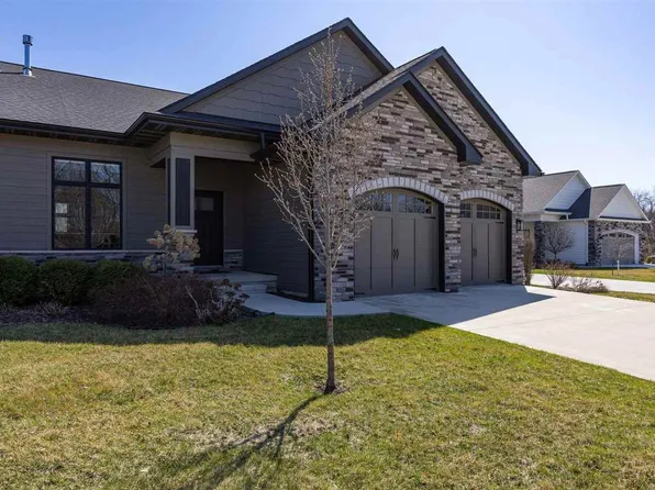 11 Pond Ridge Cir, Coralville, IA 52241