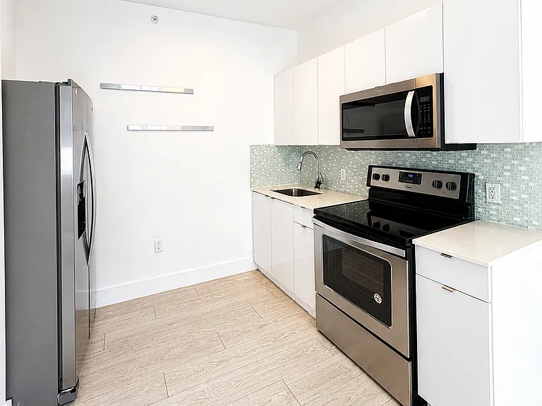 6918 Bay Dr — Photo 7