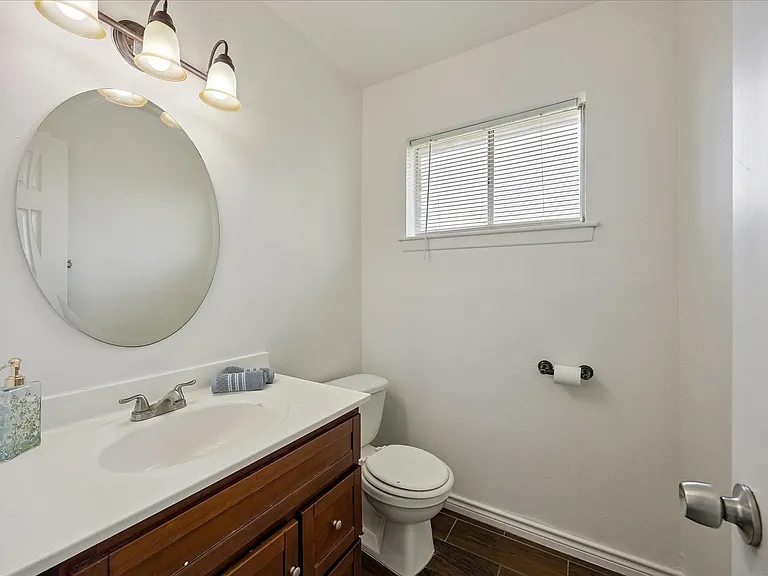1217 E Brown Ln — Photo 13