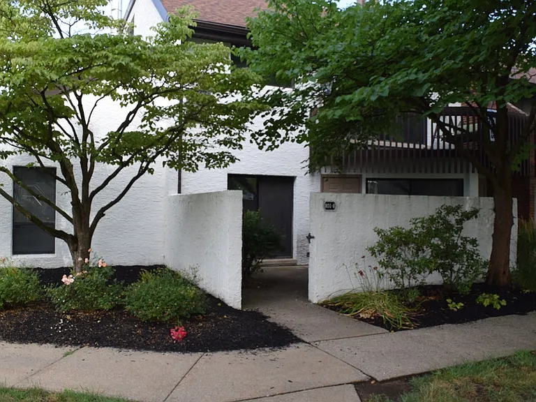 801-8 Stratford Dr — Photo 19