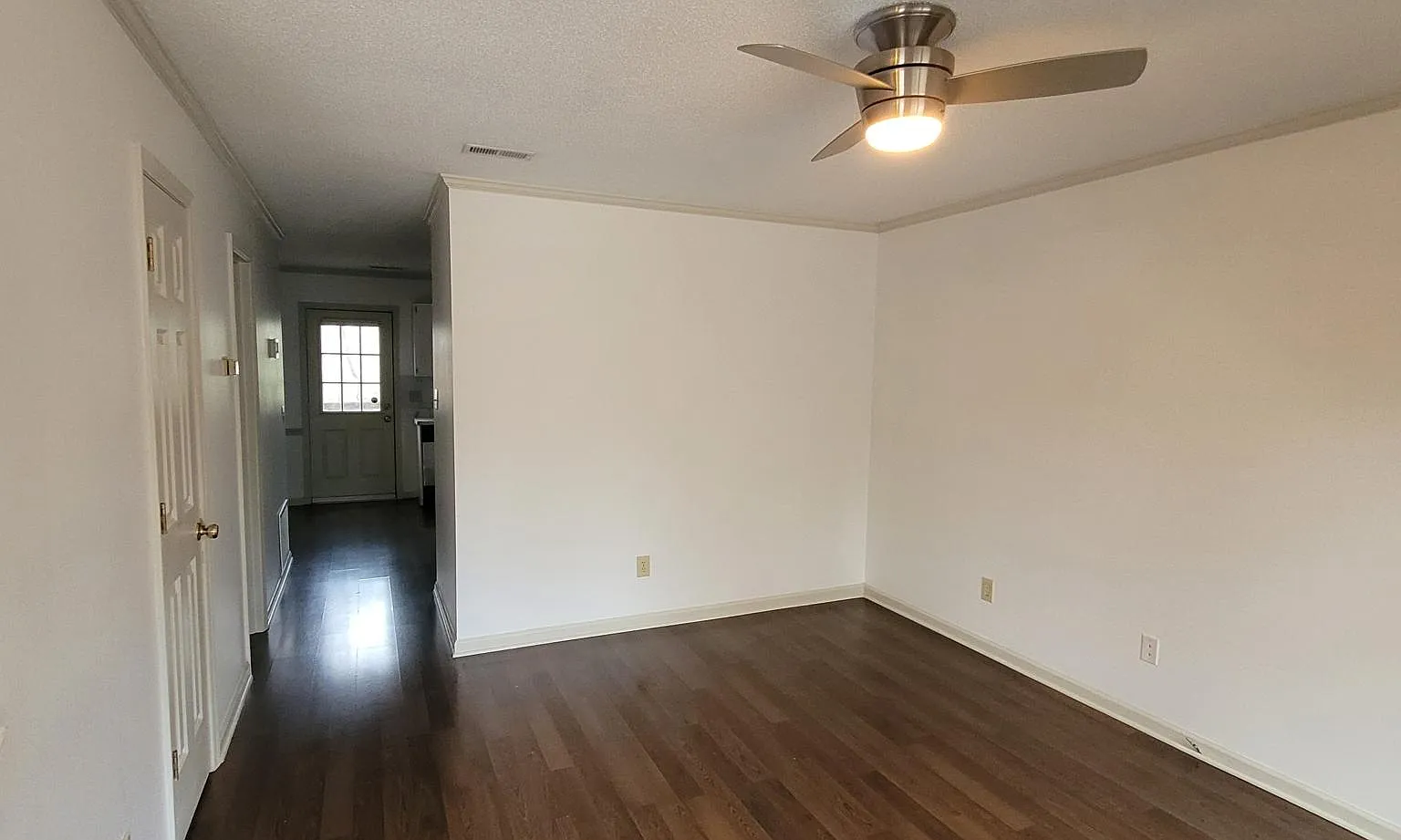 2 bed, 2.5 bath, 1024 sqft, $1,590 — Photo 2