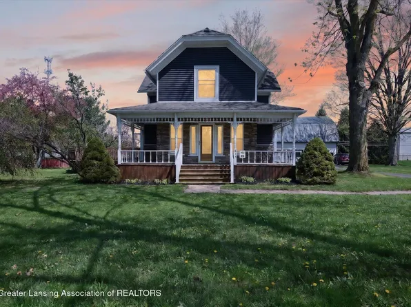 813 S Putnam St, Williamston, MI 48895