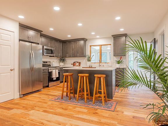 2nd image of 1978 Laurel Creek Rd NE