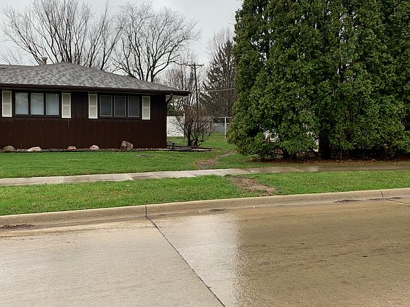 2nd image of 2122 Crescent Dr