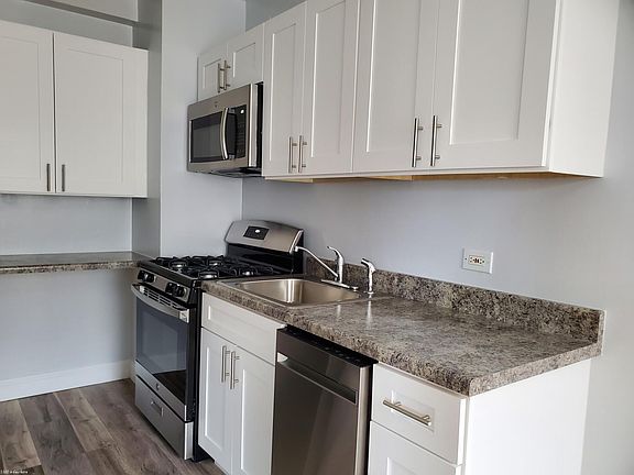 5th image of 1102 N Dearborn St #1725