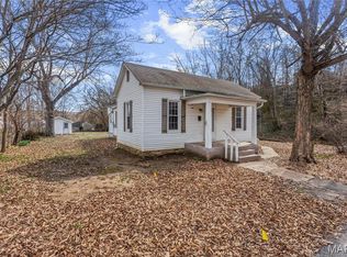 921 S 4th St, De Soto, MO 63020