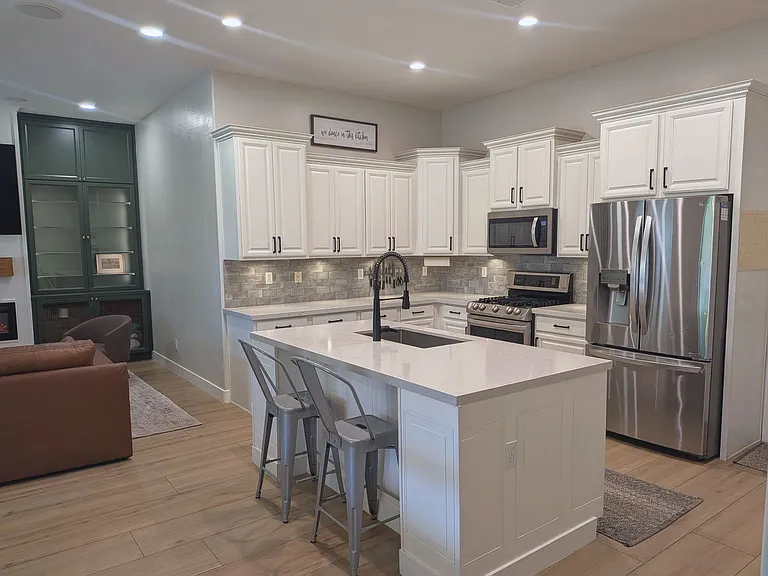 4053 E Reins Rd — Photo 5