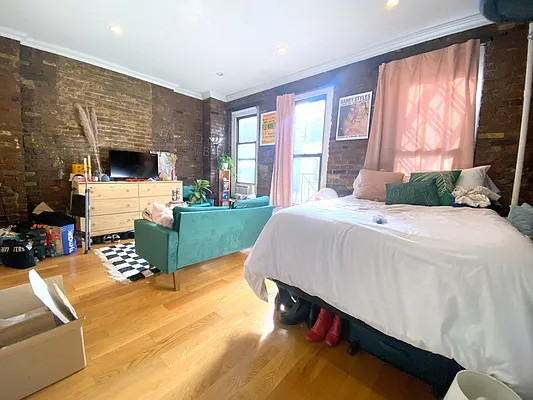 Rented by Bond New York | media 7