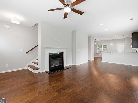 3rd image of 886 Ambient Way SW