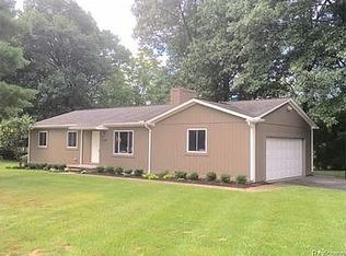 3337 Benstein Rd, Commerce Township, MI 48382