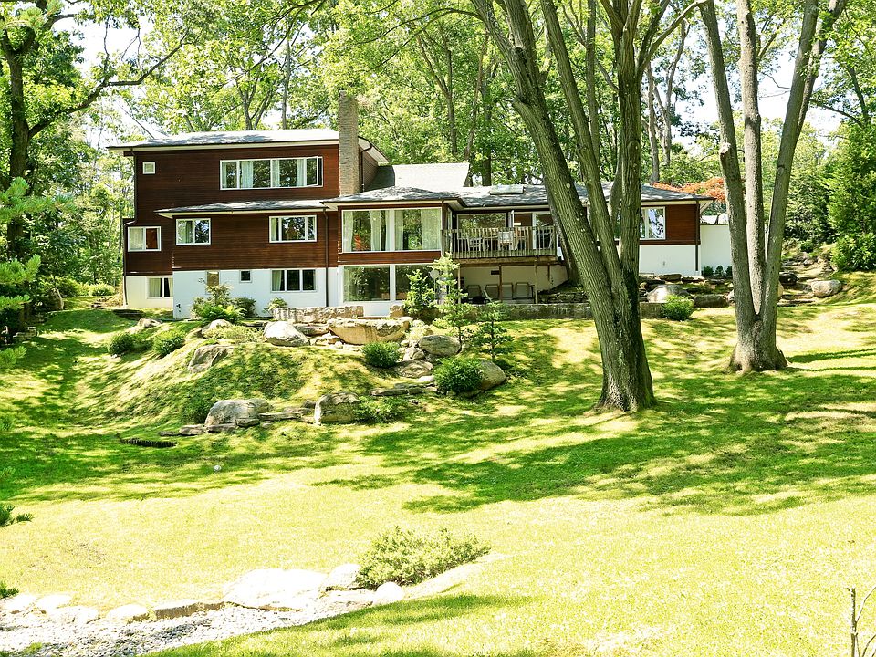 1st image of 10 Rock Hill Ln