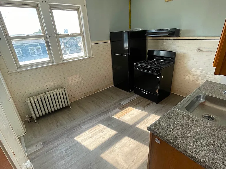 78 Schuyler Ave #3C — Photo 1