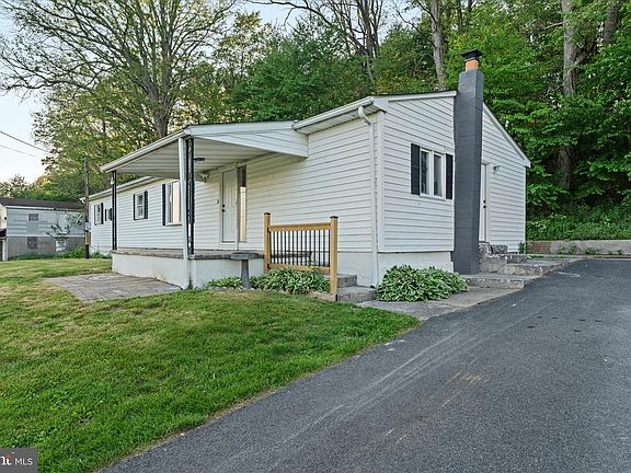2nd image of 831 Deturksville Rd