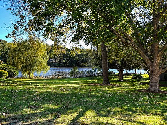 3rd image of 18 Lakeside Avenue