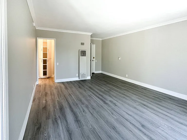 Westmount Towers — Photo 15