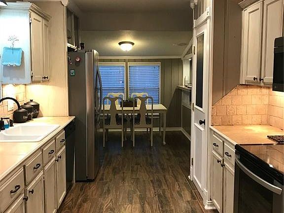 5th image of 102 Williams St