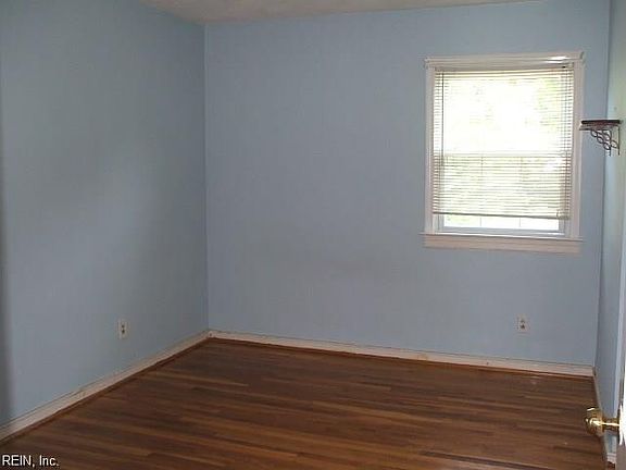 5th image of 721 Yorkshire Dr