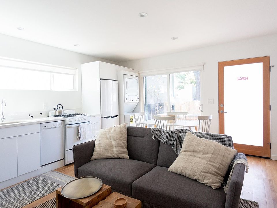 1st image of 2704 Bellevue Ave #1/2