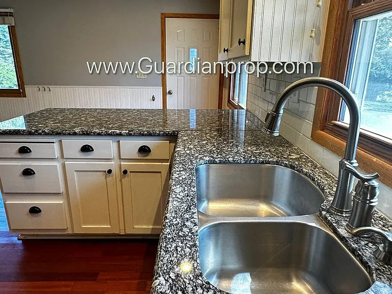 4104 Highwood Rd — Photo 4