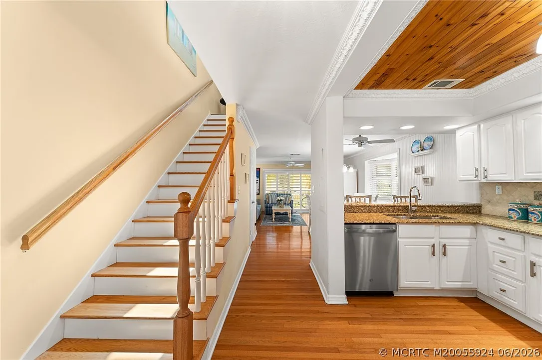 2 bed, 2.5 bath, 1186 sqft, $3,000 — Photo 4