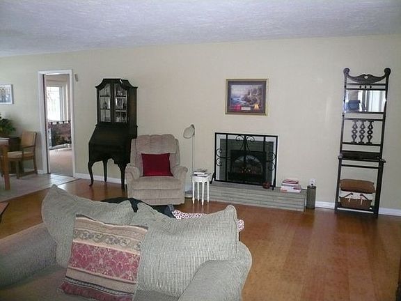 3rd image of 2515 Deborah Dr