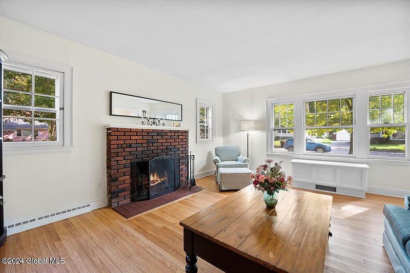 5th image of 290 Ridge Street