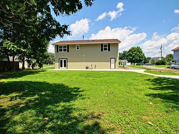 2nd image of 8618 Royal Oaks Dr