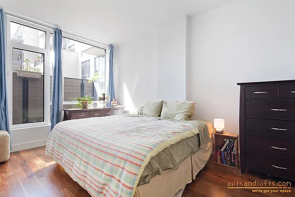 Sold by aptsandlofts.com | media 20