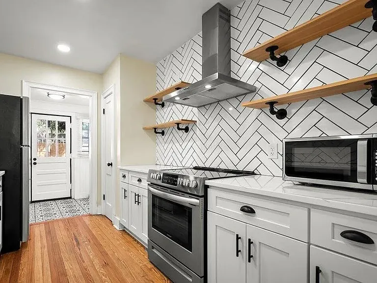 1639 Parrish Pl — Photo 4