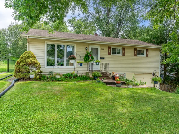 979 N Lincoln Ave, Davenport, IA 52804