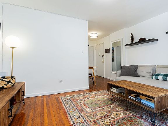 4th image of 515 E 7th St APT 2A