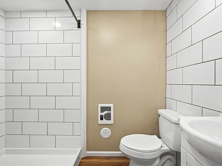 204 Corby Pl — Photo 49