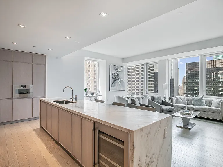 138 E 50th St #35A — Photo 1