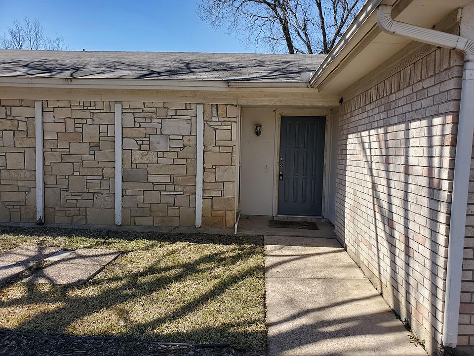 1st image of 32 Meadow Wood Ln
