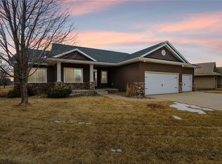 3113 Carlisle Cir, Marion, IA 52302