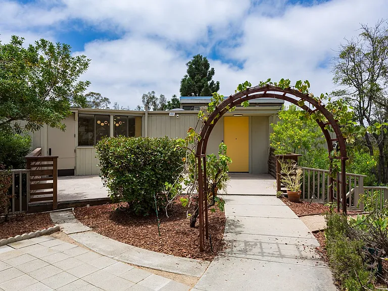2837 Kalmia Pl — Photo 1
