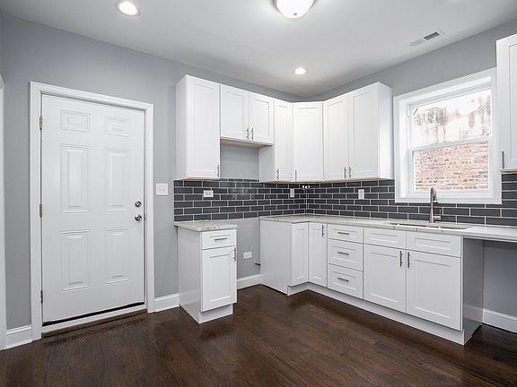 3rd image of 7825 S Loomis Blvd #1