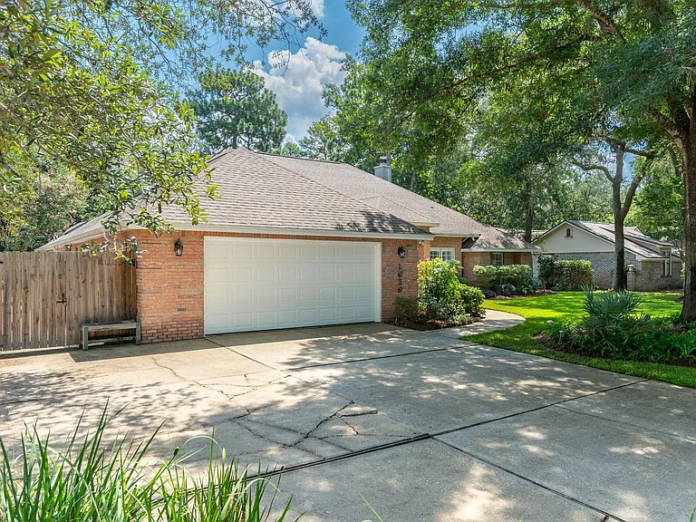1626 Oakmont Cir — Photo 5