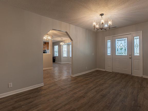 3rd image of 1156 Middle Dr